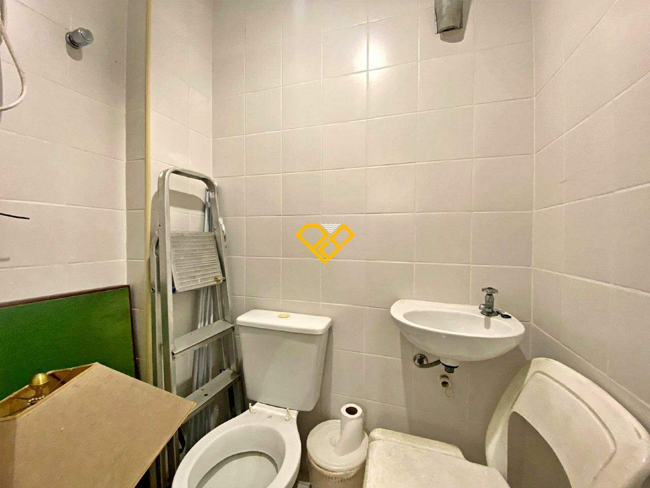 Apartamento à venda no Gonzaga: Wc de serviço