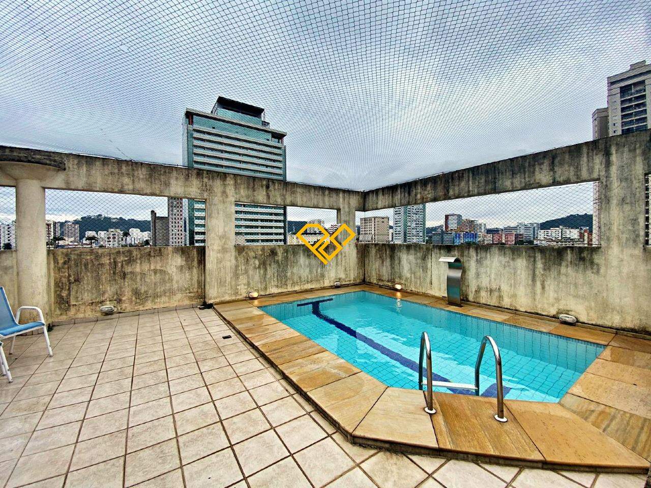 Apartamento à venda no Gonzaga: Lazer - piscina
