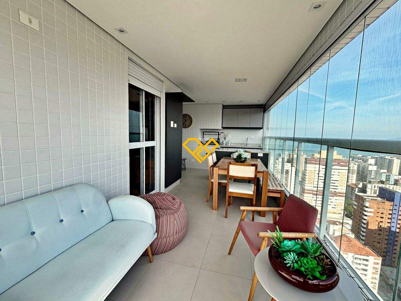 Apartamento à venda no Gonzaga: Varanda com churrasqueira