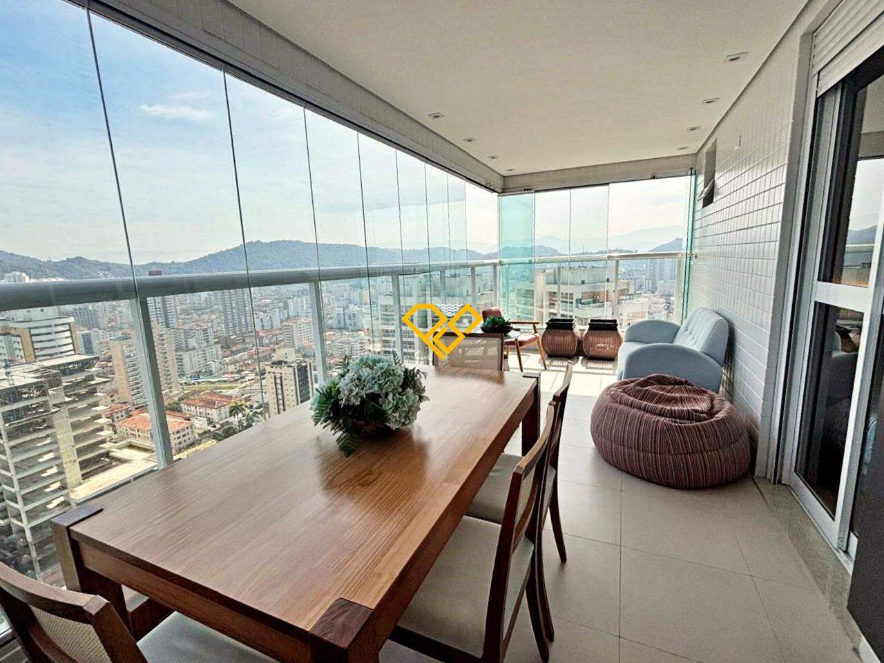 Apartamento à venda no Gonzaga: Varanda com churrasqueira