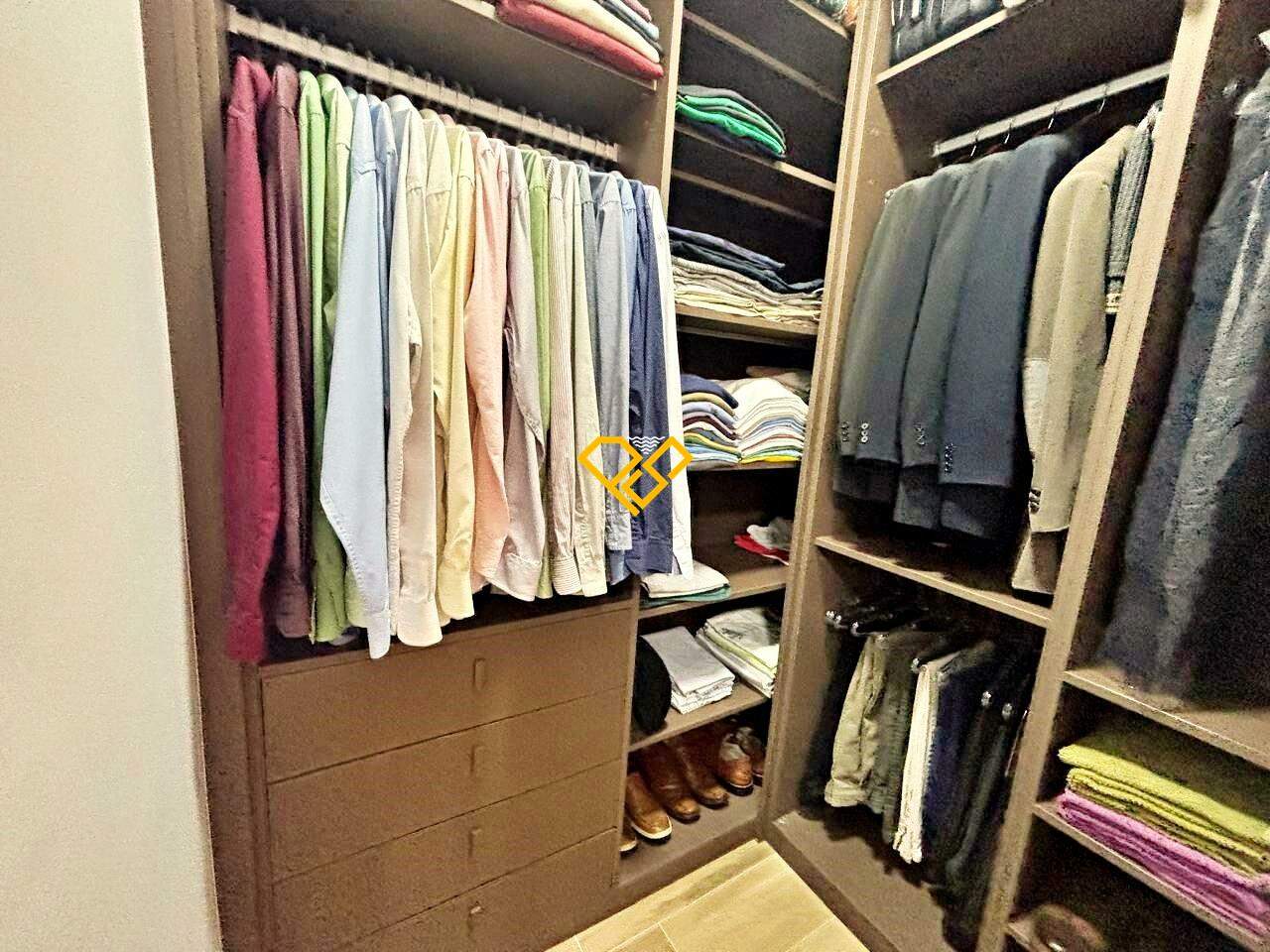 Apartamento à venda no Gonzaga: Suíte 1 - master - closet