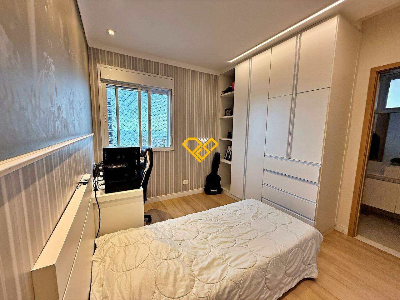 Apartamento à venda no Gonzaga: Dormitório 2 - suíte americana