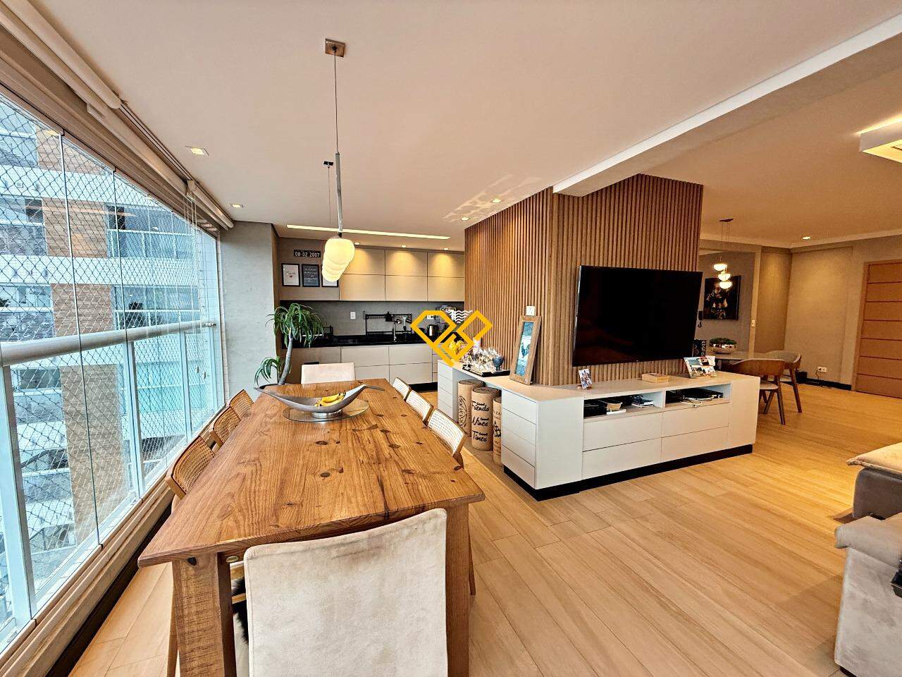 Apartamento à venda no Gonzaga: Varanda e sala