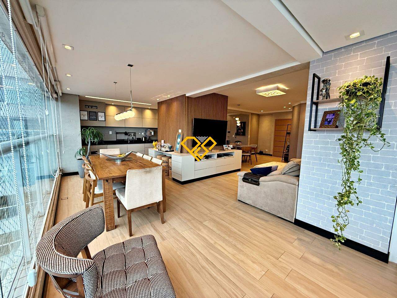 Apartamento à venda no Gonzaga: Varanda e sala