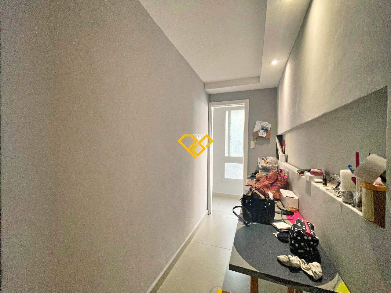 Apartamento para aluguel no José Menino: Dependência - escritório