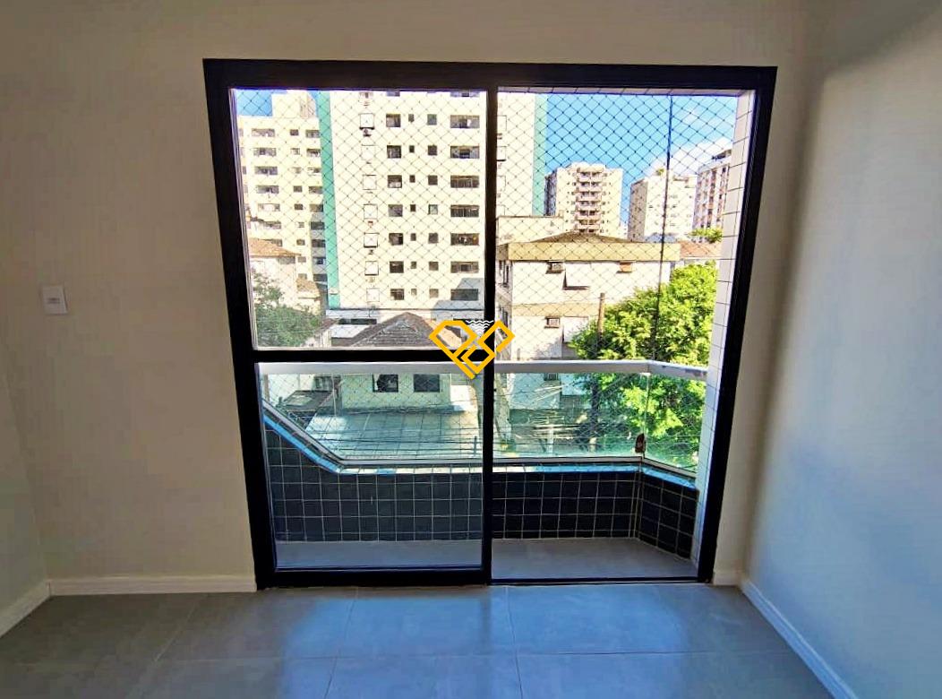 Apartamento à venda no Embaré: Varanda