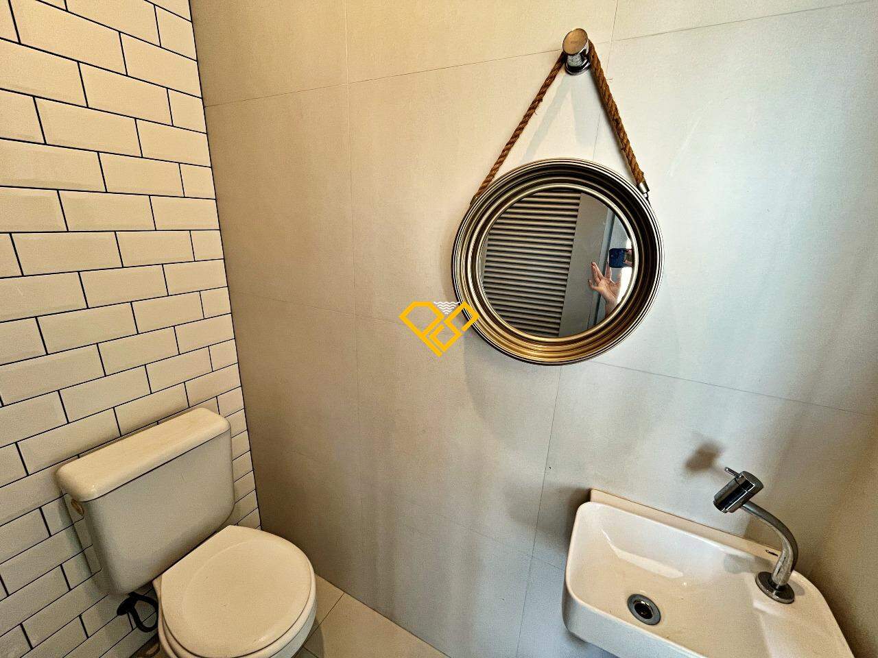 Cobertura à venda no Embaré: Lavabo