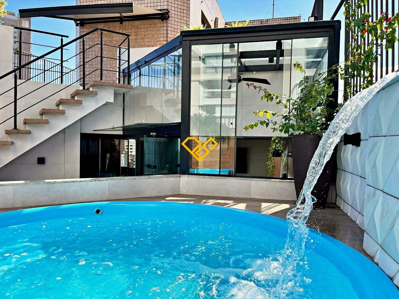 Cobertura à venda no Embaré: Piscina