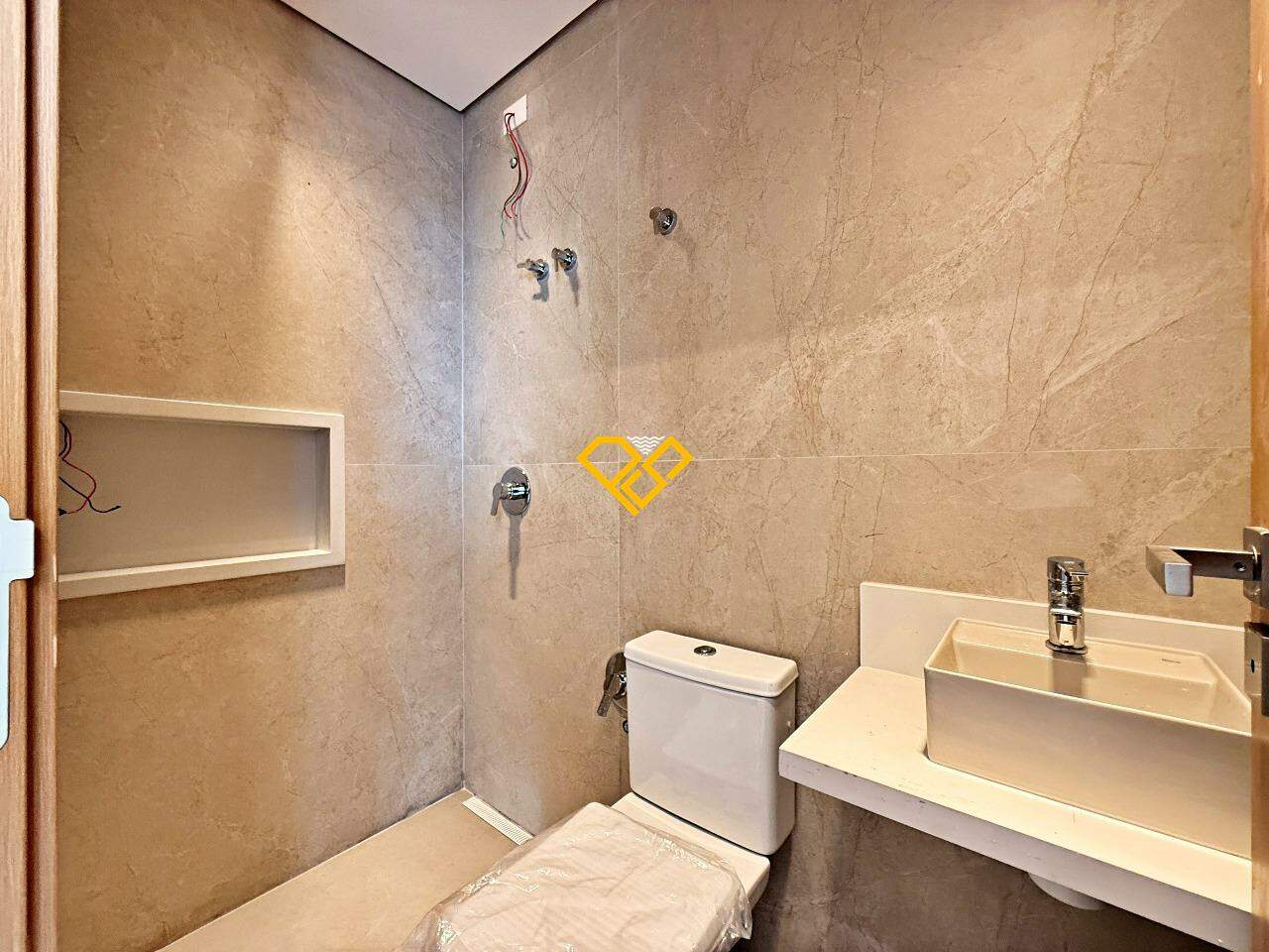 Apartamento à venda no Aparecida: Wc de serviço