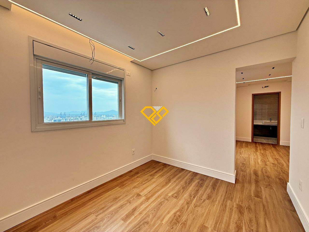 Apartamento à venda no Aparecida: Suíte 1 - master closet