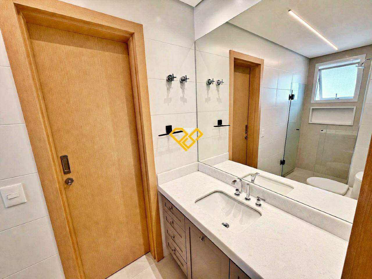 Apartamento à venda no Ponta da Praia: Wc suíte americana 2 e 3