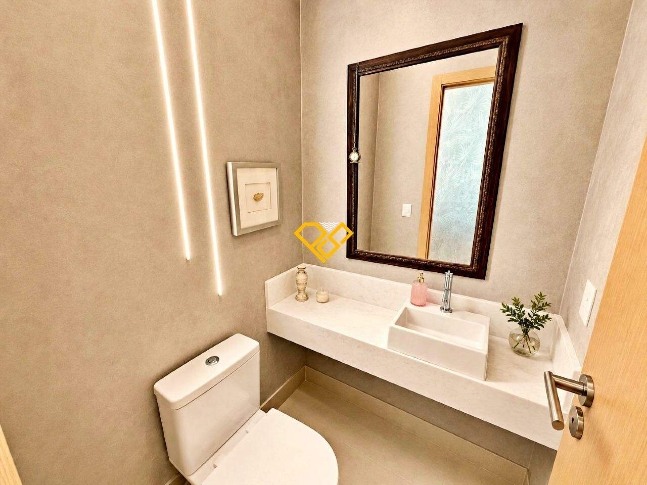 Apartamento à venda no Ponta da Praia: Lavabo
