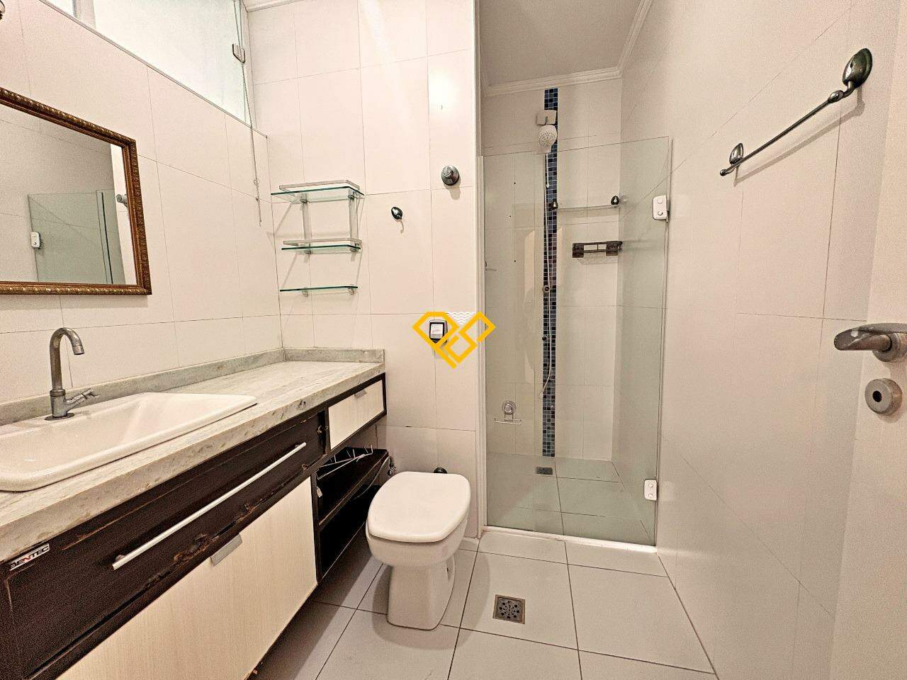 Cobertura para aluguel no Embaré: Wc social
