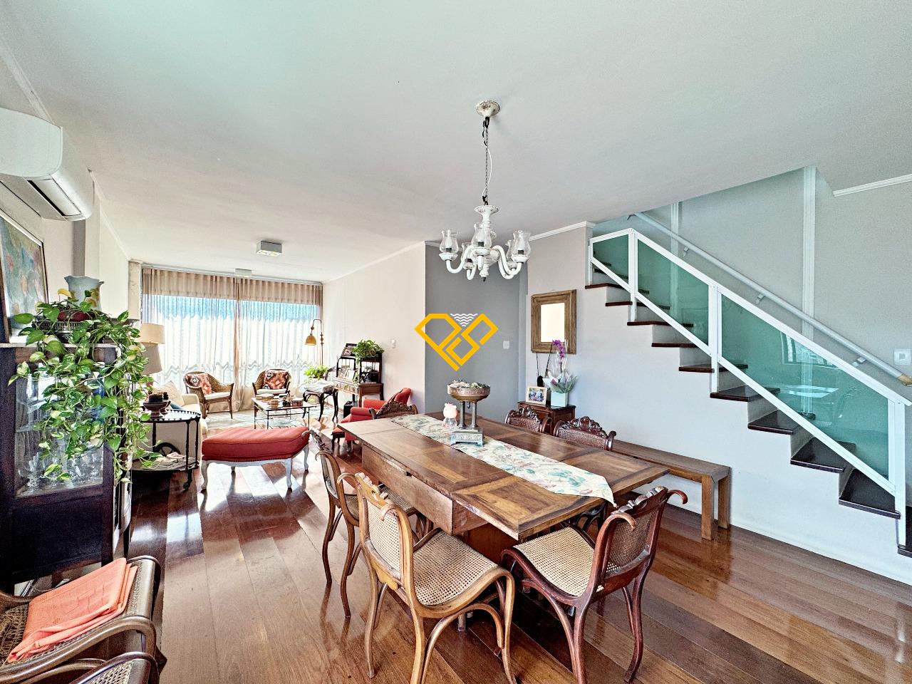 Cobertura para aluguel no Embaré: Sala 1° andar