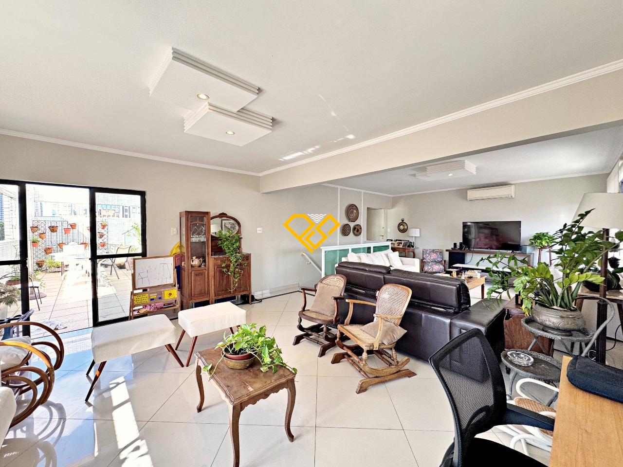 Cobertura para aluguel no Embaré: Sala 2° piso