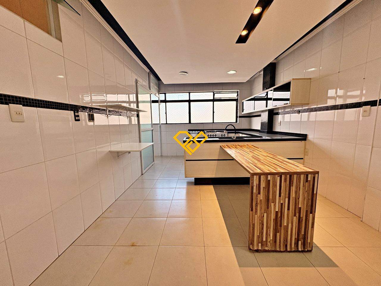 Cobertura para aluguel no Embaré: Cozinha