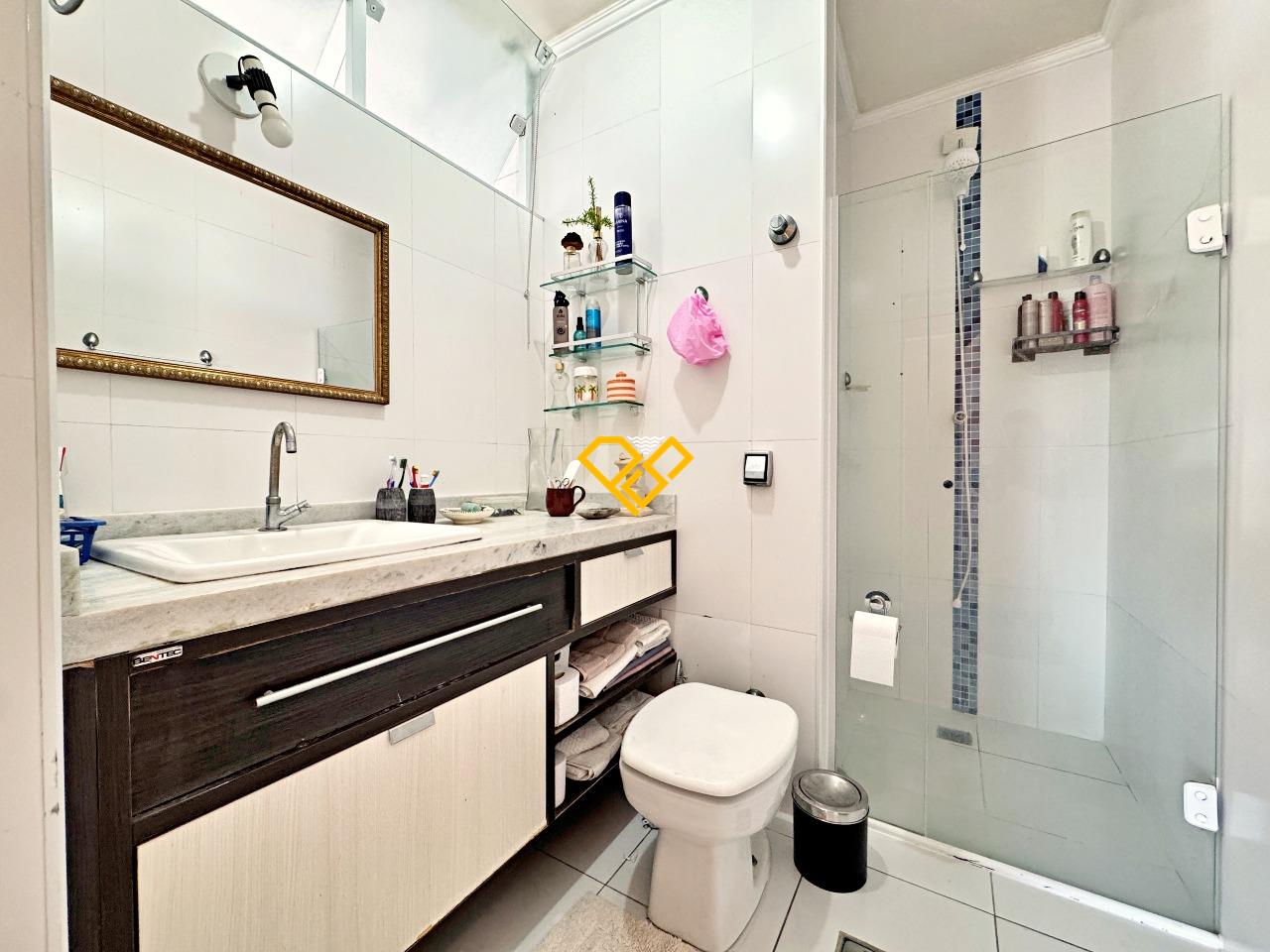 Cobertura para aluguel no Embaré: 