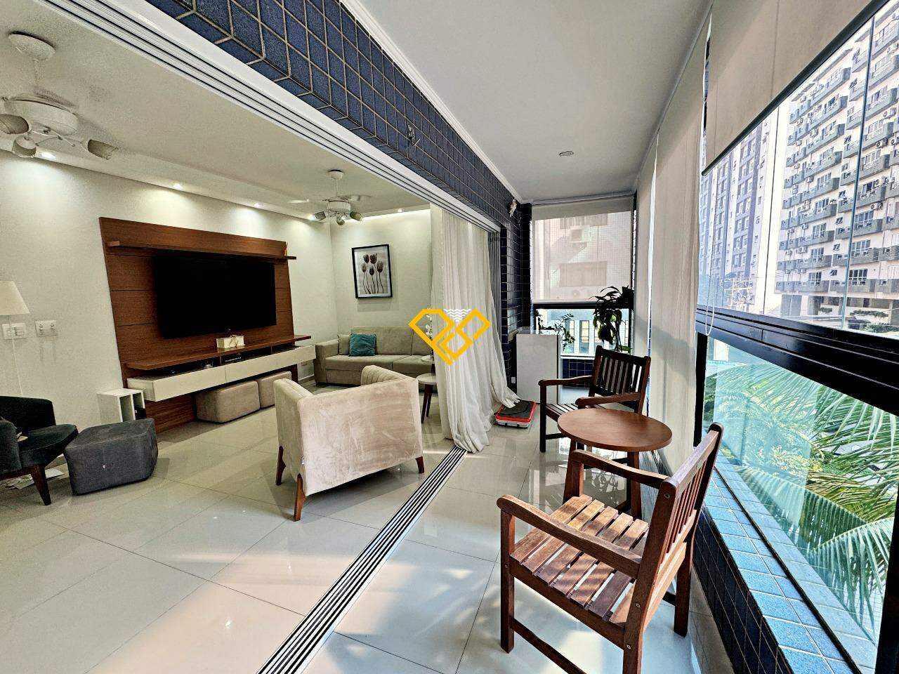 Apartamento à venda no Ponta da Praia: Varanda e sala