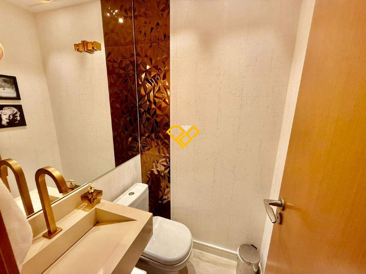 Apartamento à venda no Ponta da Praia: Lavabo