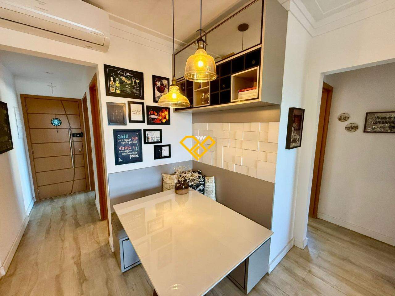Apartamento à venda no Ponta da Praia: Sala