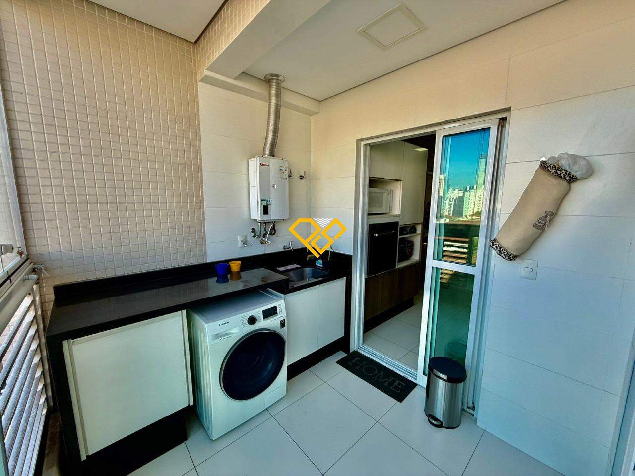 Apartamento à venda no Ponta da Praia: Área de serviço