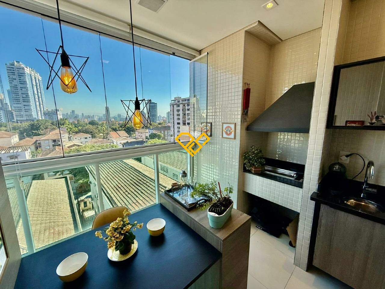 Apartamento à venda no Ponta da Praia: Varanda com churrasqueira