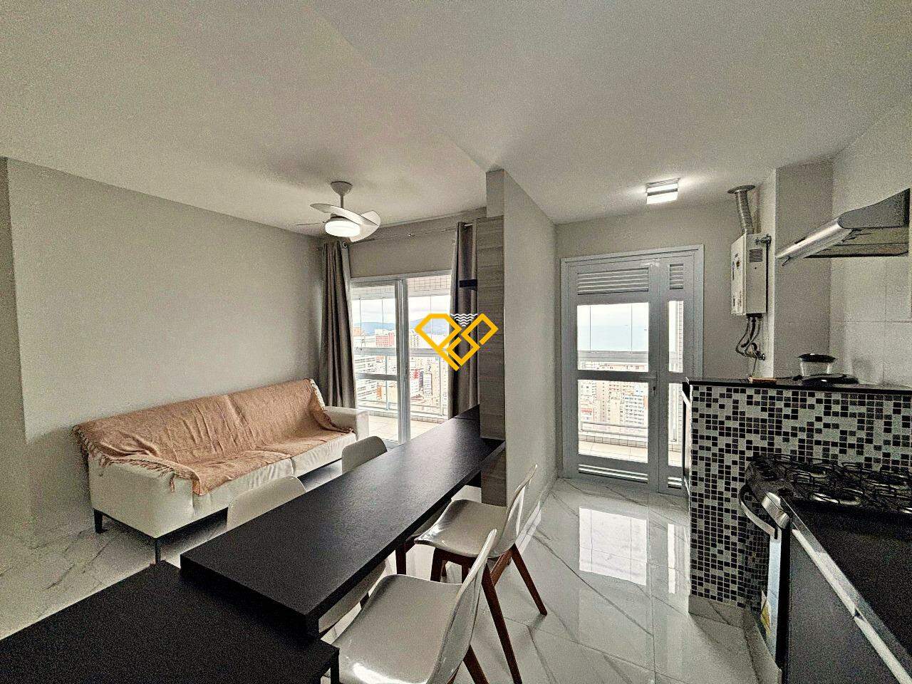 Apartamento para aluguel no Gonzaga: Sala e cozinha