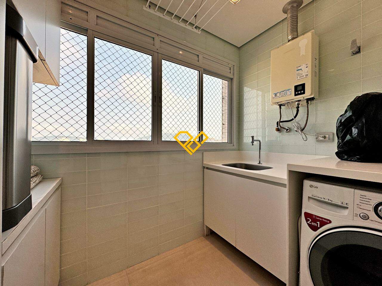 Apartamento à venda no Ponta da Praia: Área de serviço