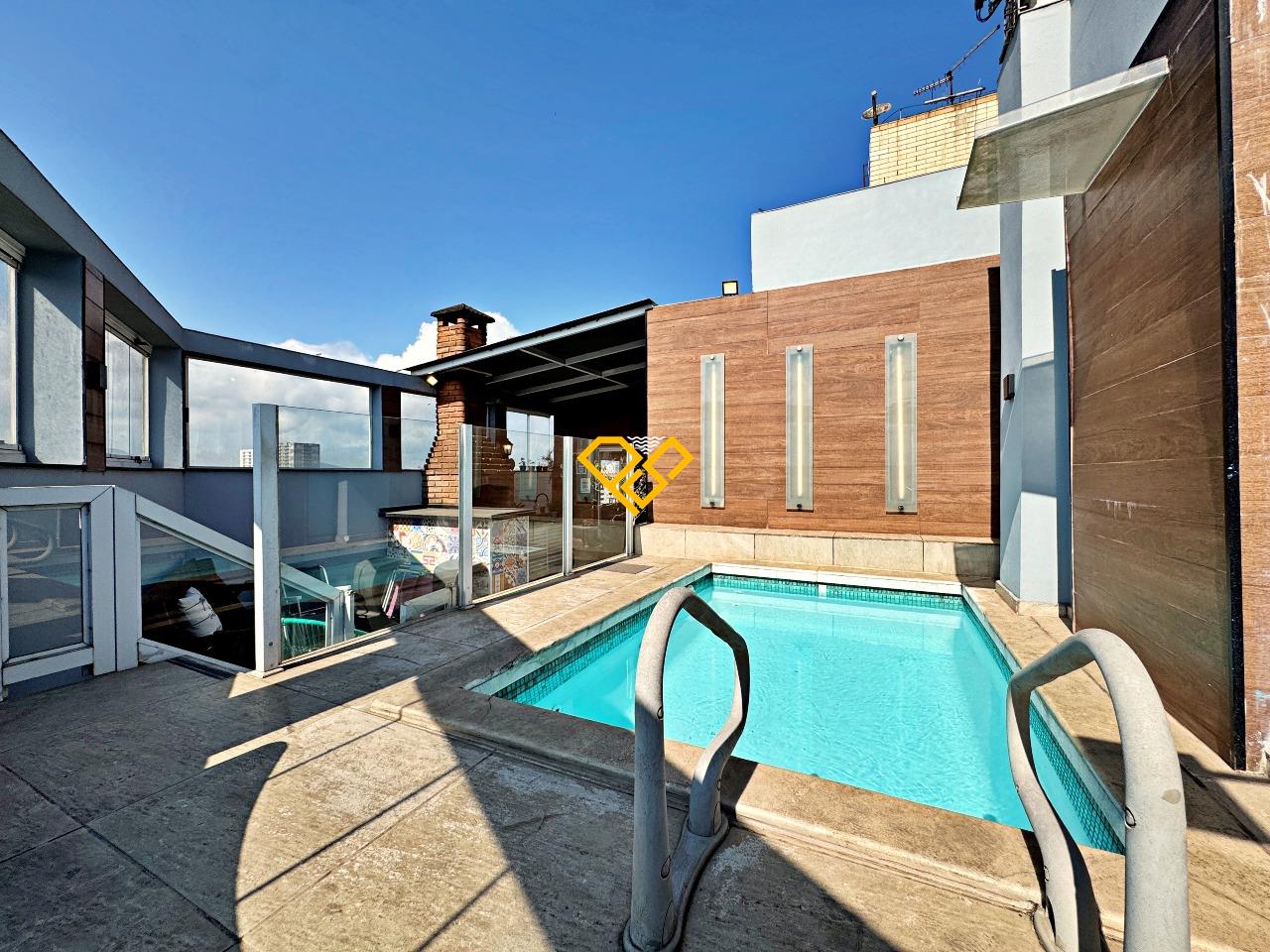 Cobertura à venda no Macuco: Piscina