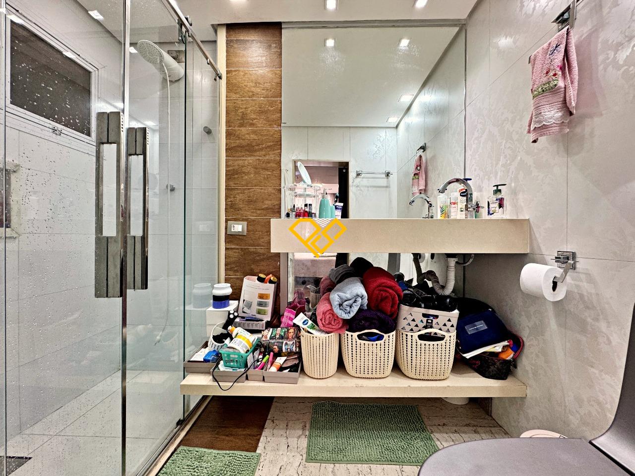 Cobertura à venda no Macuco: Wc suíte