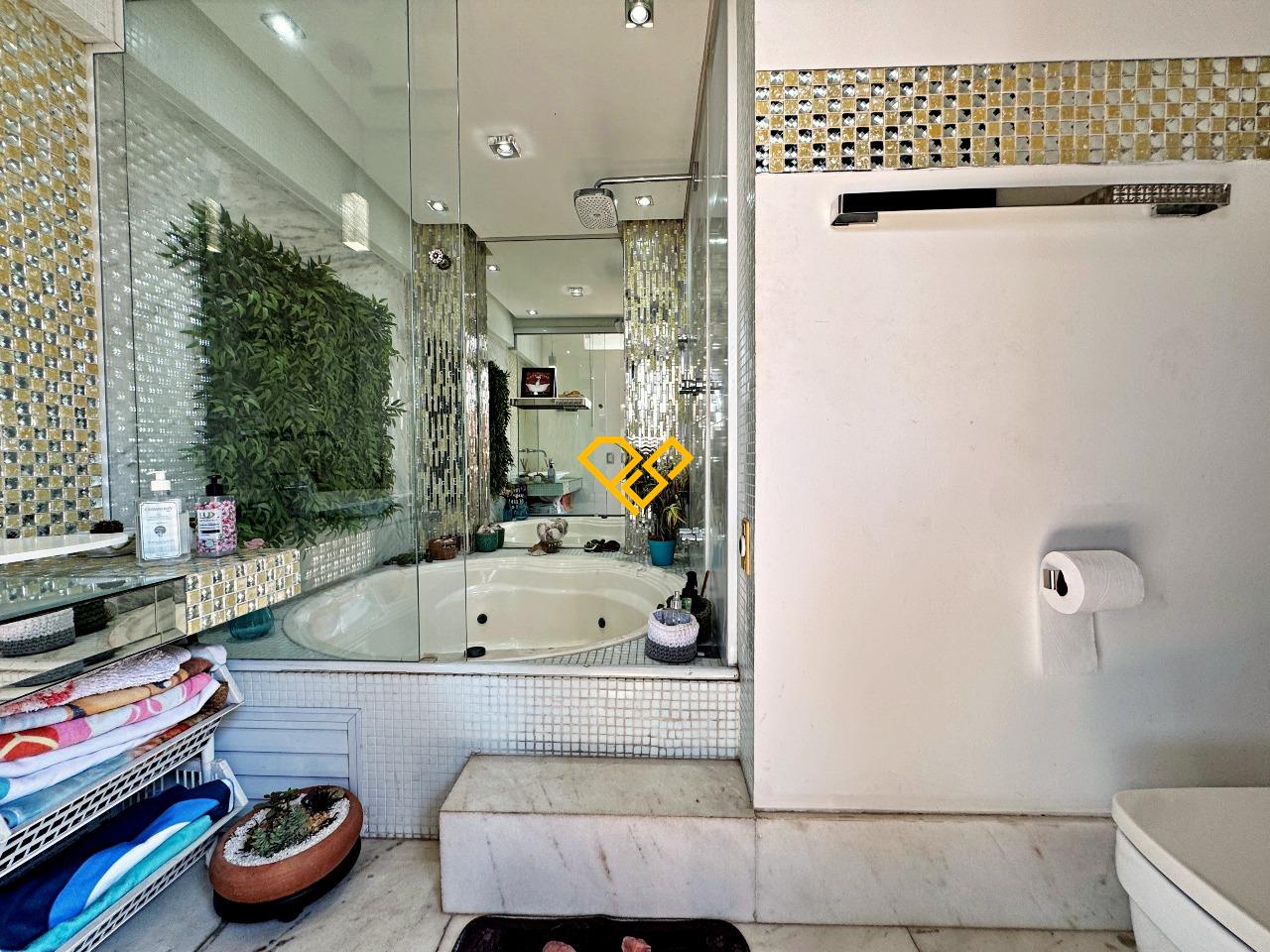 Cobertura à venda no Macuco: Jacuzzi