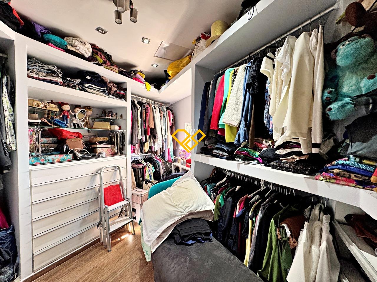 Cobertura à venda no Macuco: Closet