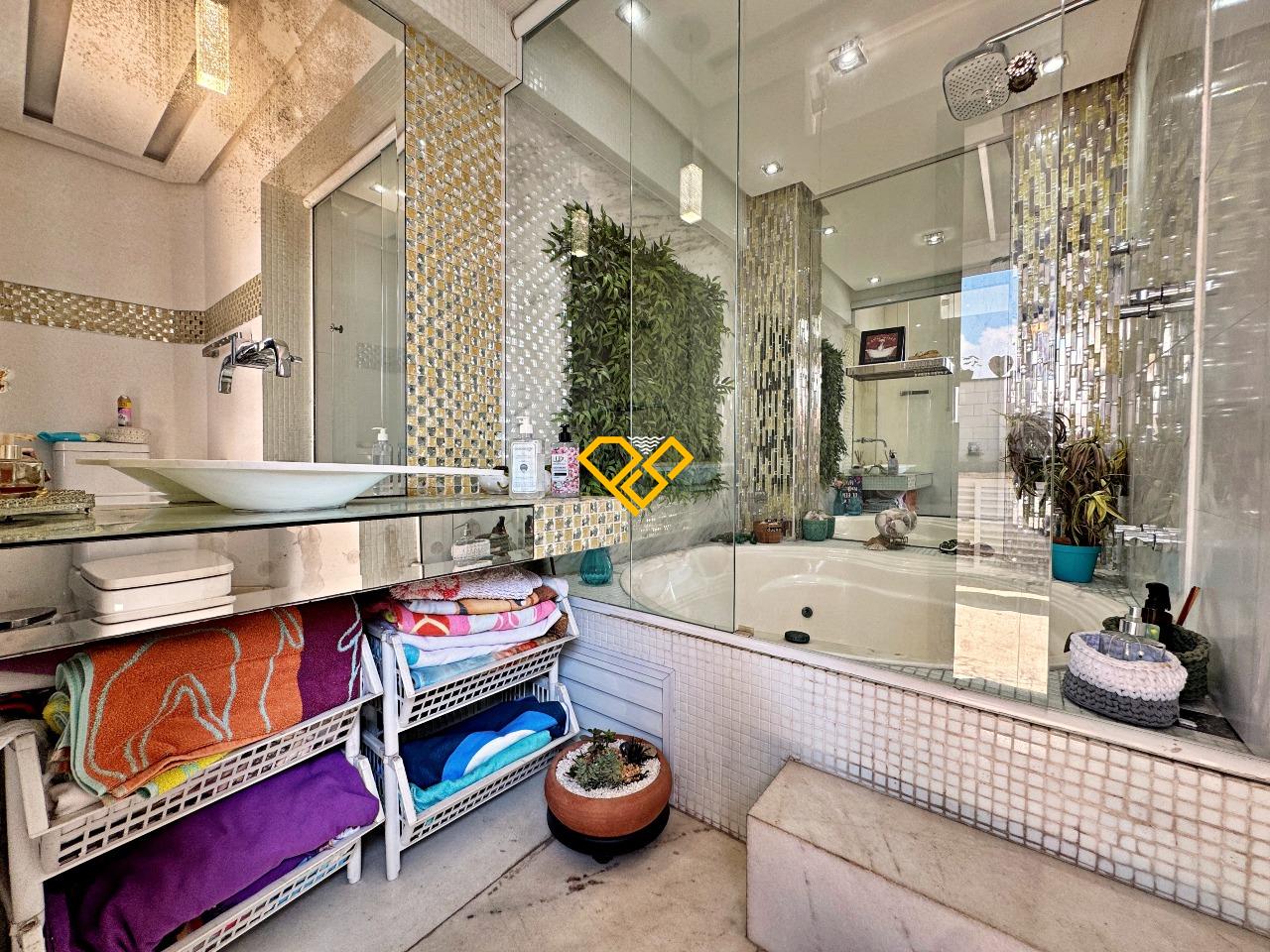 Cobertura à venda no Macuco: Jacuzzi