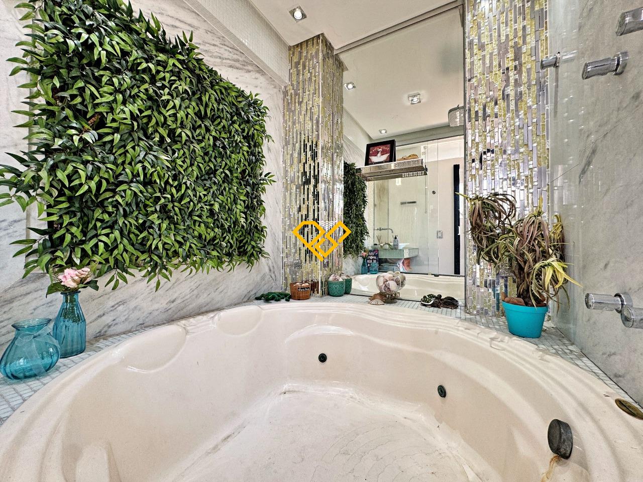 Cobertura à venda no Macuco: Jacuzzi