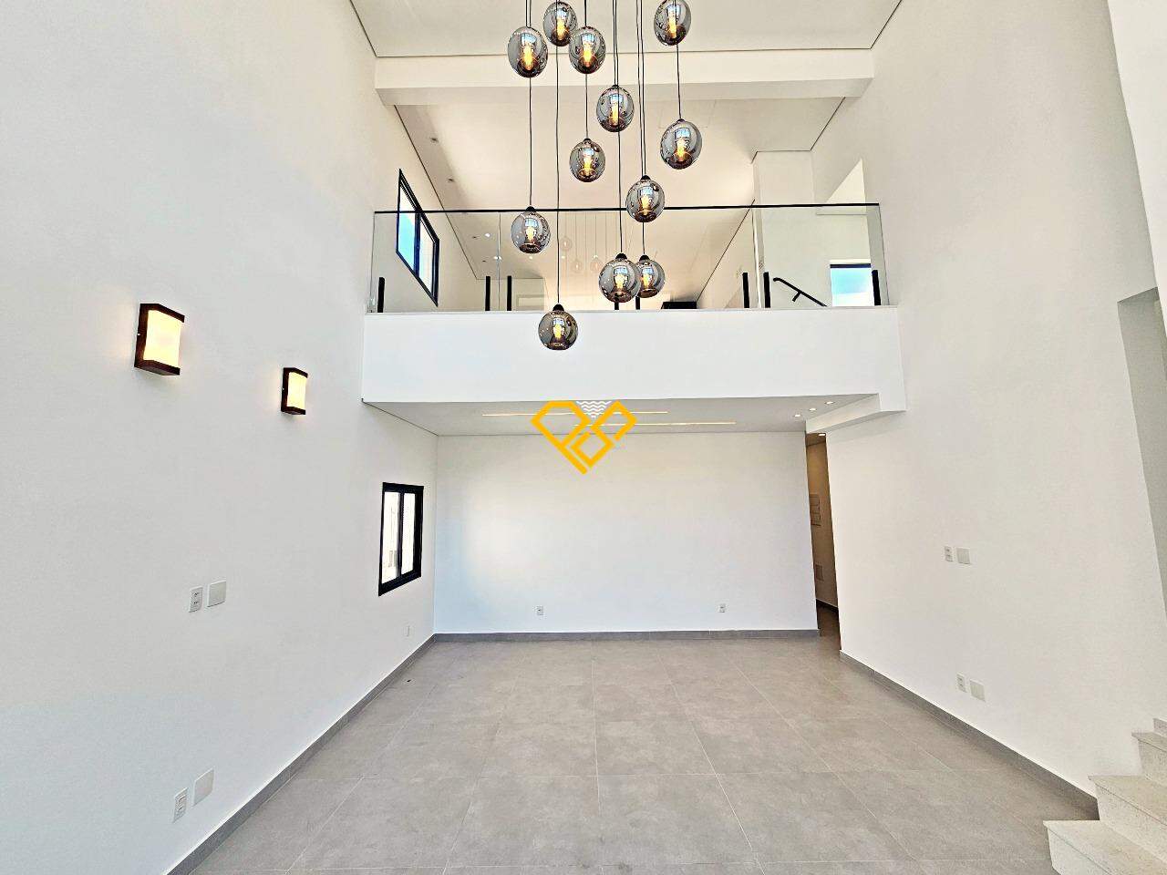 Sobreposta Alta à venda no Embaré: Sala