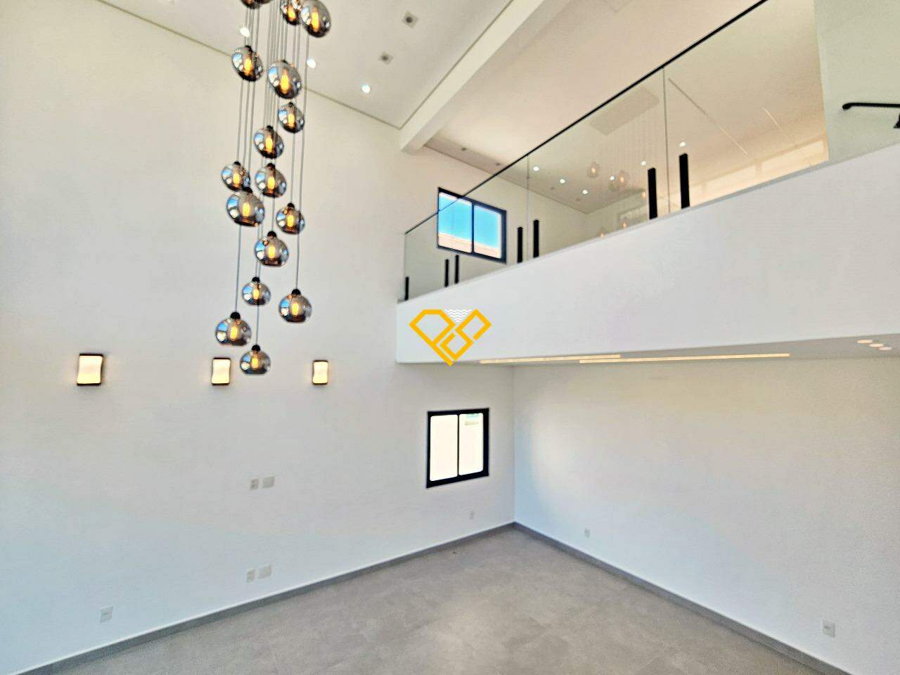 Sobreposta Alta à venda no Embaré: Sala