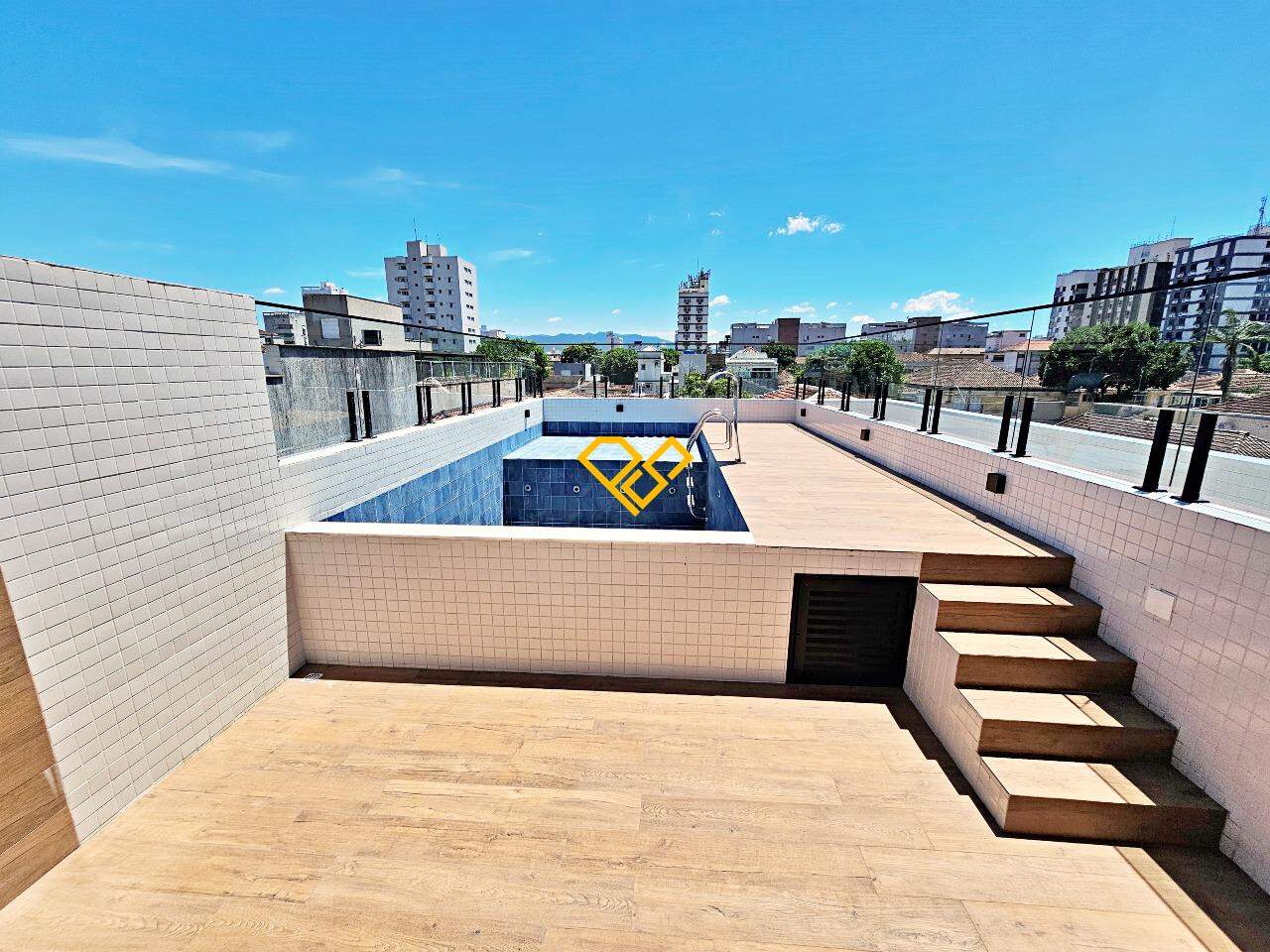 Sobreposta Alta à venda no Embaré: Piscina