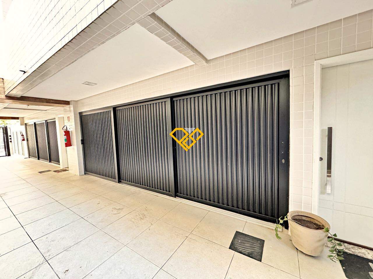 Casa à venda no Ponta da Praia: Garagem