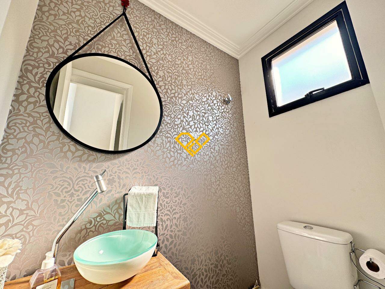 Casa à venda no Ponta da Praia: Lavabo sala