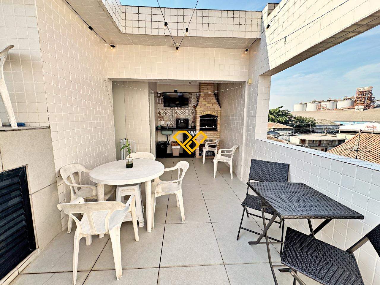 Casa à venda no Ponta da Praia: Área gourmet com churrasqueira