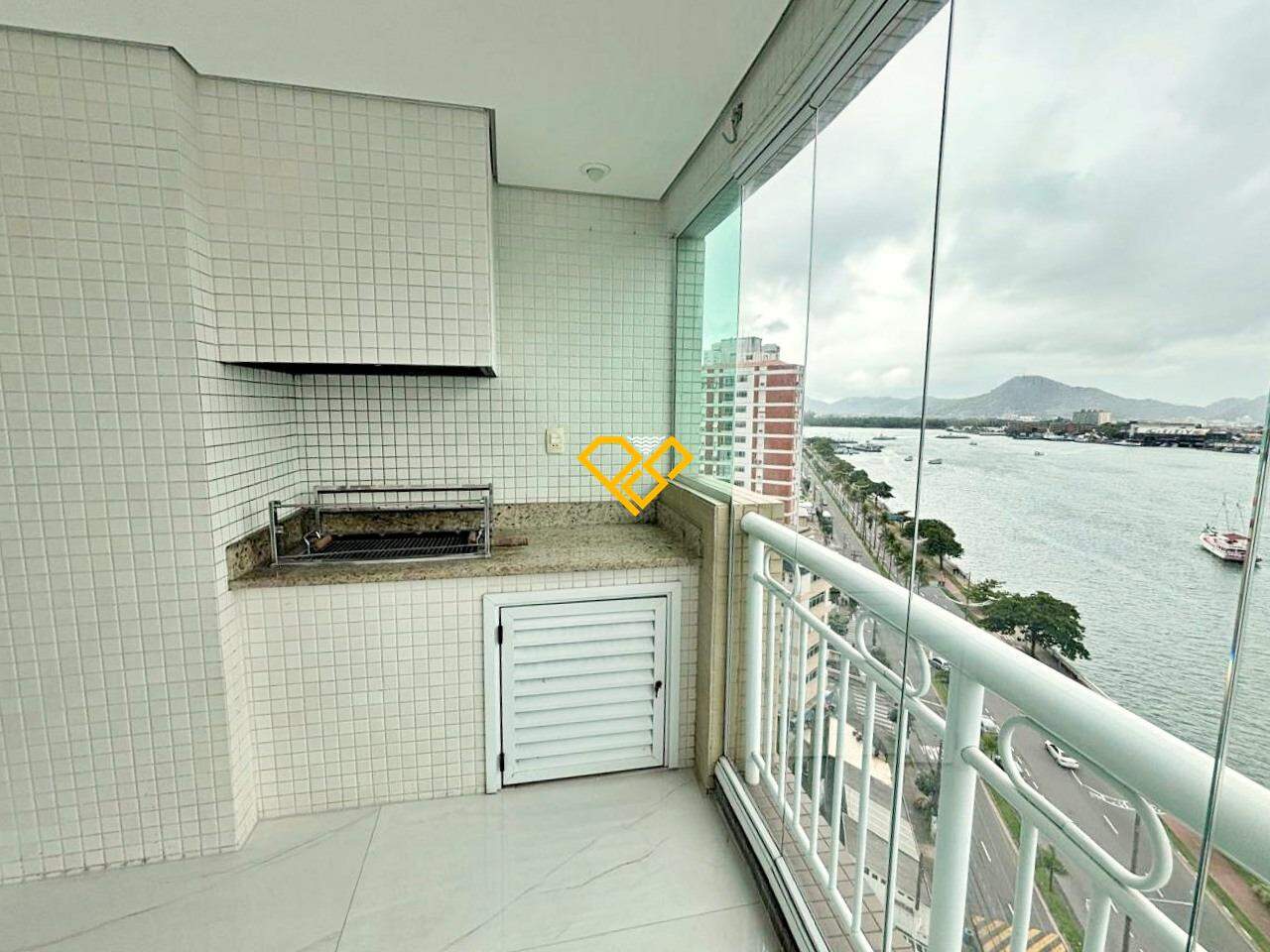 Apartamento para aluguel no Ponta da Praia: Varanda