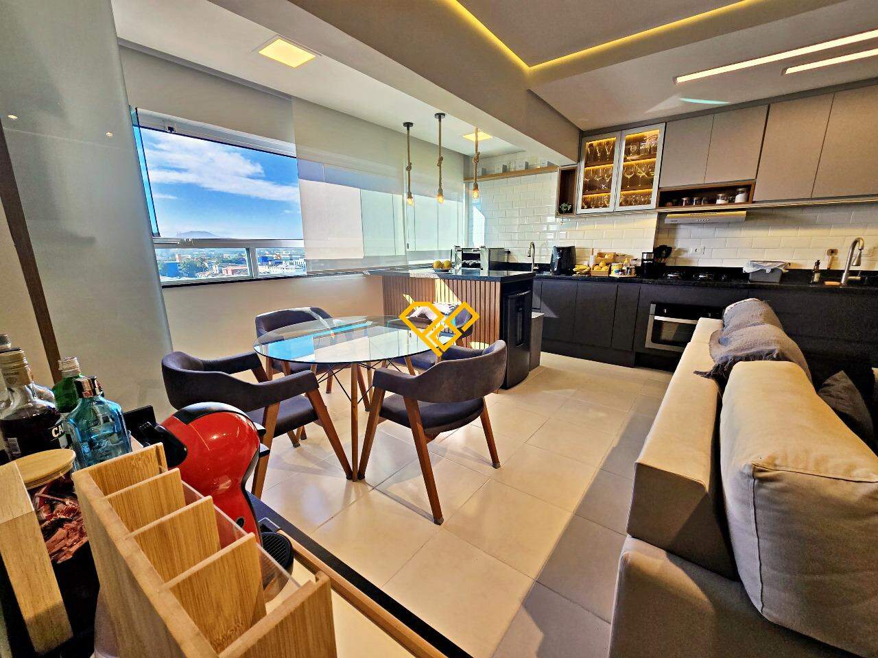 Apartamento à venda no Macuco: Sala e varanda