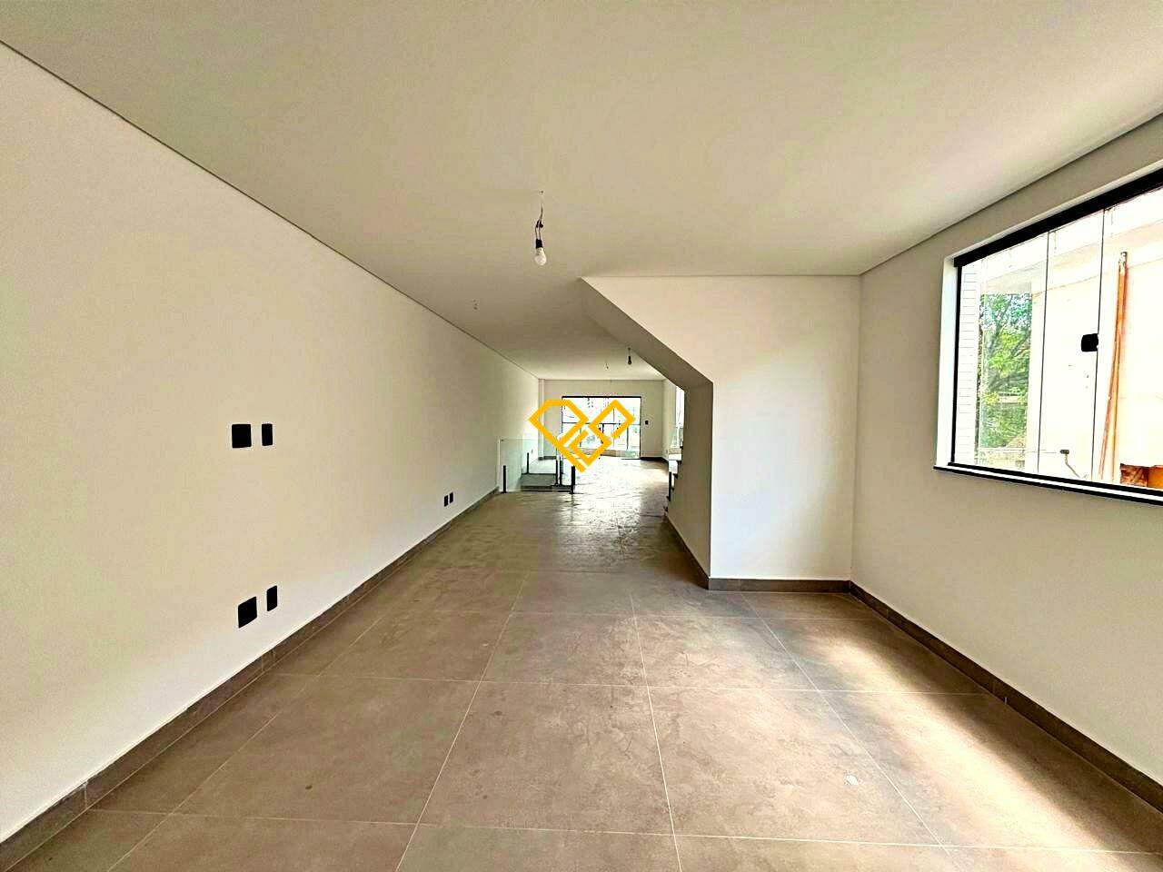 Sobreposta Alta à venda no Aparecida: Sala