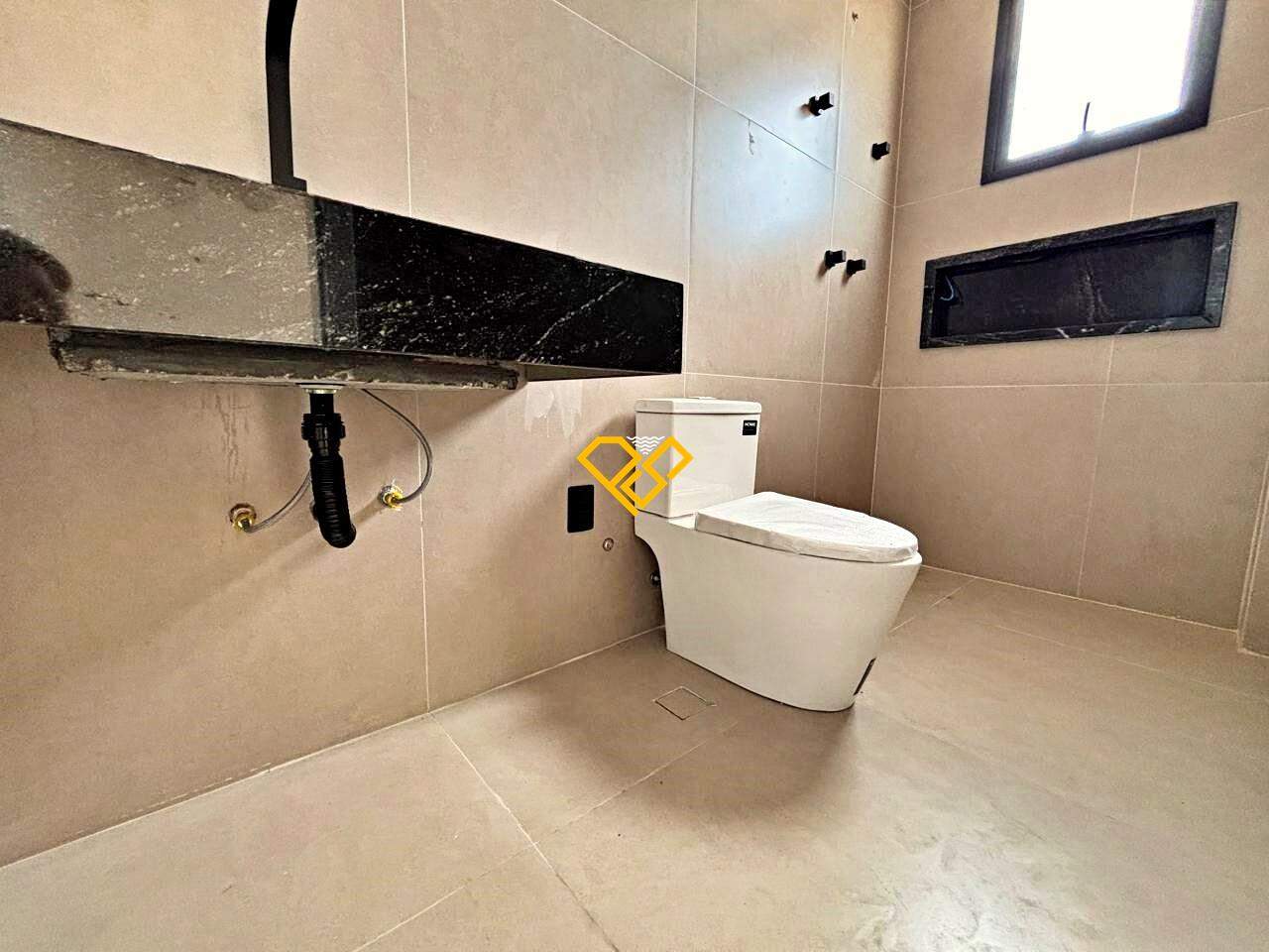 Sobreposta Alta à venda no Aparecida: WC Suíte 2