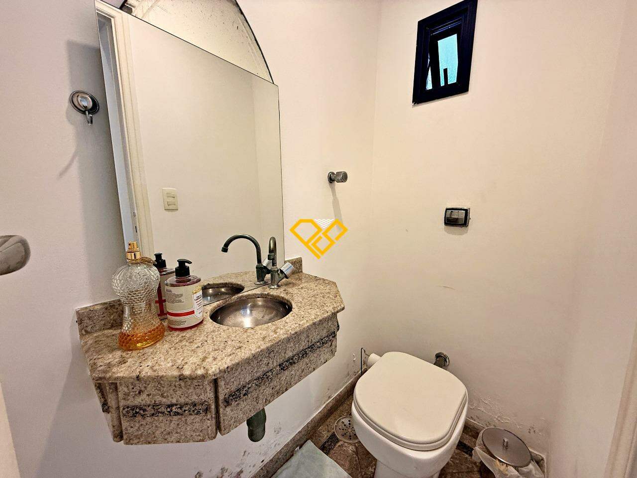 Apartamento à venda no Ponta da Praia: Lavabo