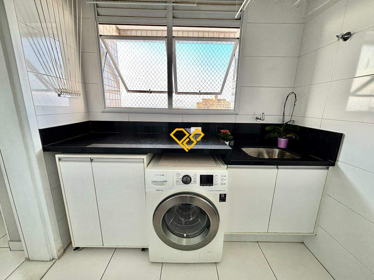 Apartamento para aluguel no Embaré: Área de serviço
