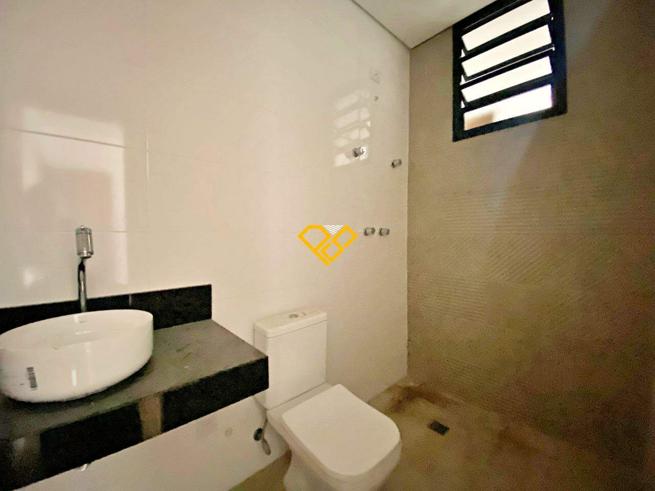 Sobreposta Alta à venda no Embaré: Wc suíte 1