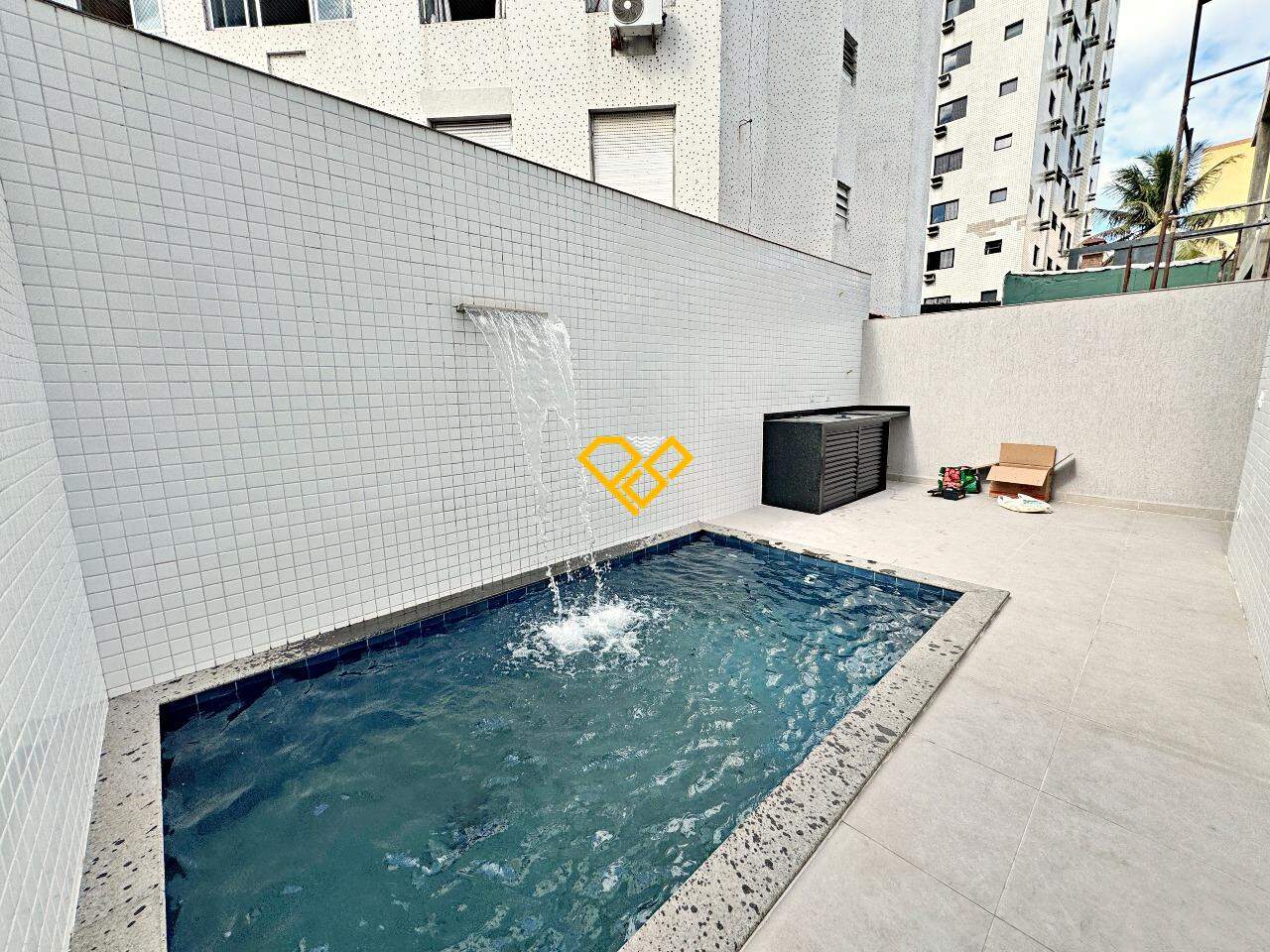 Sobreposta Baixa à venda no Embaré: Piscina