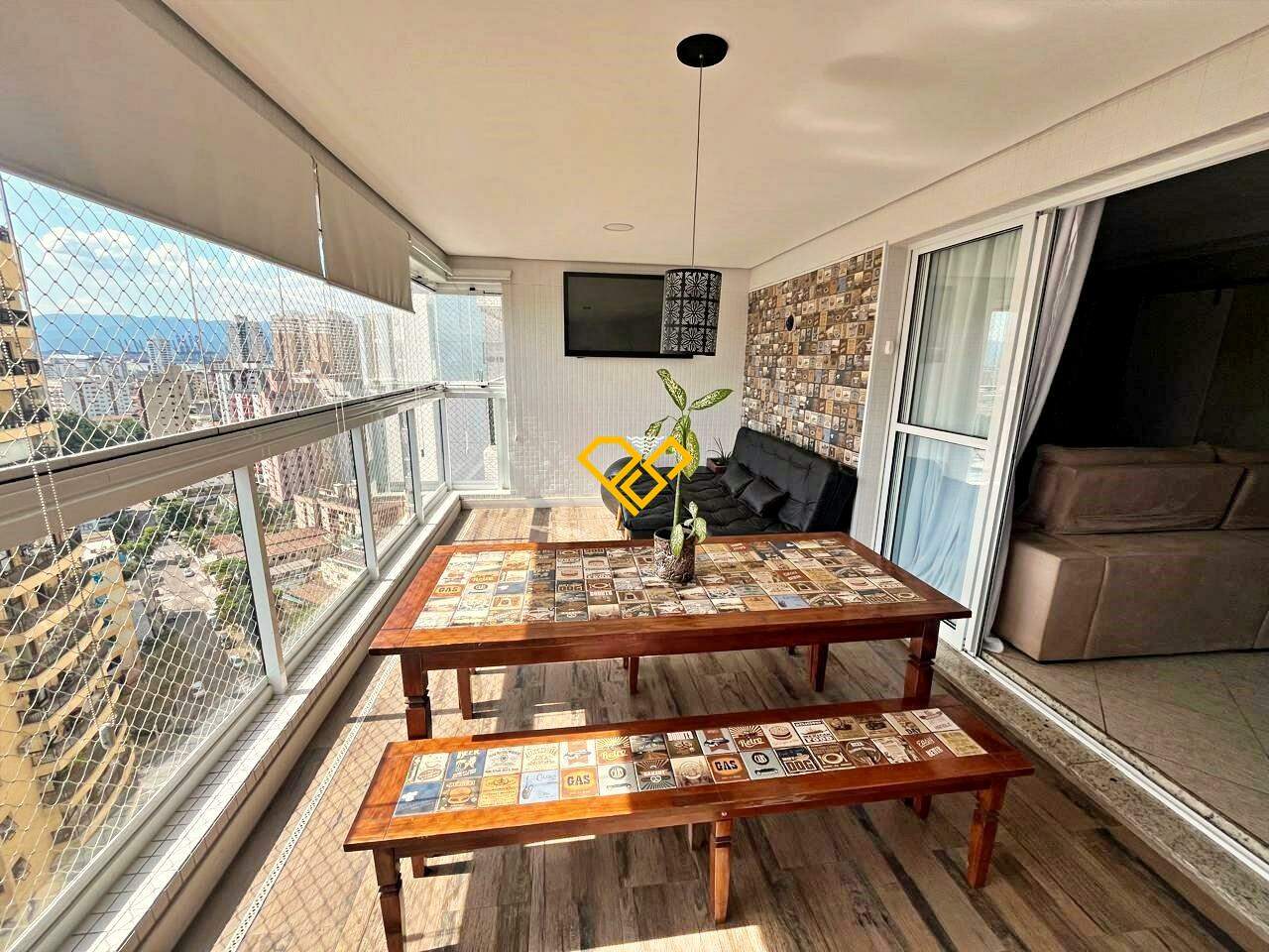 Apartamento à venda no Ponta da Praia: Varanda com churrasqueira
