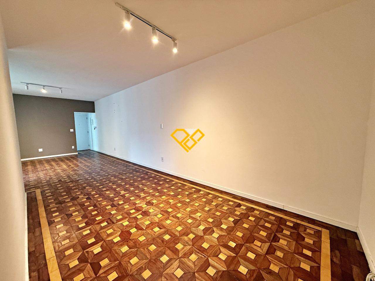 Apartamento à venda no Ponta da Praia: Sala